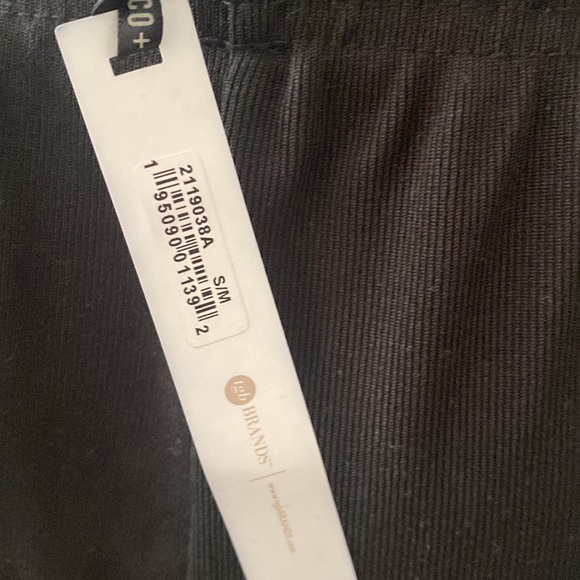 Coco & Carmen NWT black stretchy crop pants - Picture 6 of 7